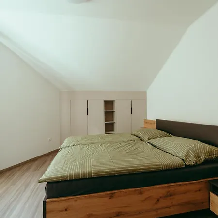 Nikola * Sastin-Straze